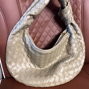 Chic Woven Hobo Bag - Tan
